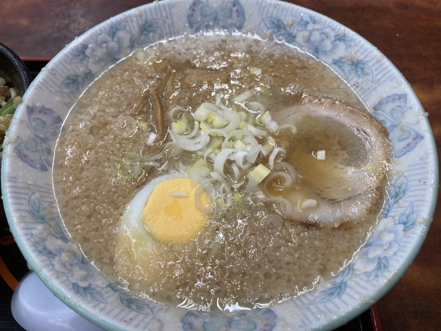 【背脂ラーメン完全ガイド】A脂・B脂・使い方・仕込み方まで徹底解説!業務用仕入れのポイントも紹介