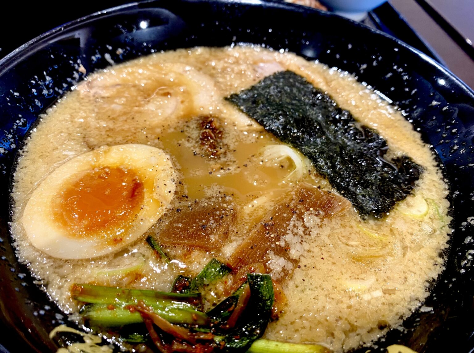 【背脂ラーメン完全ガイド】A脂・B脂・使い方・仕込み方まで徹底解説!業務用仕入れのポイントも紹介